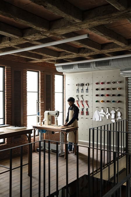 Gully Labs Sneaker Store